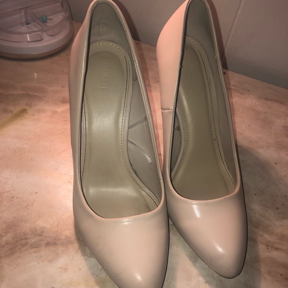 Light beige heels - Picture 2 of 3